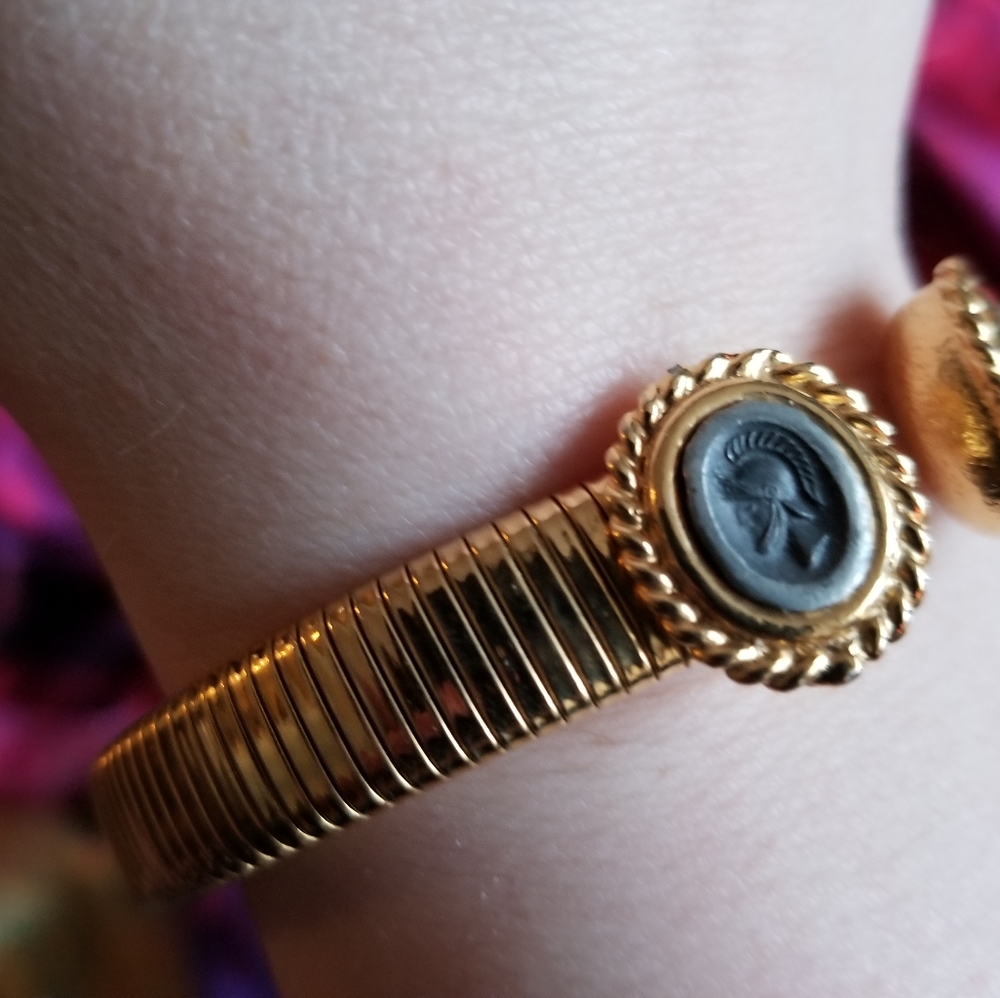 Relisted -Vintage Roman Soldiers bracelet gold tone cameo bangle cuff - Picture 4 of 14